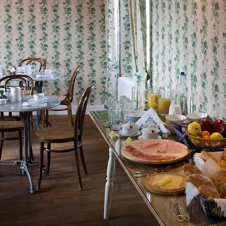 فندق مبيت وإفطار M Club De Luxe رافيننا