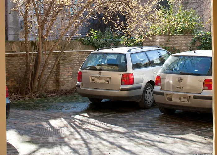 M Club De Luxe ראבנה