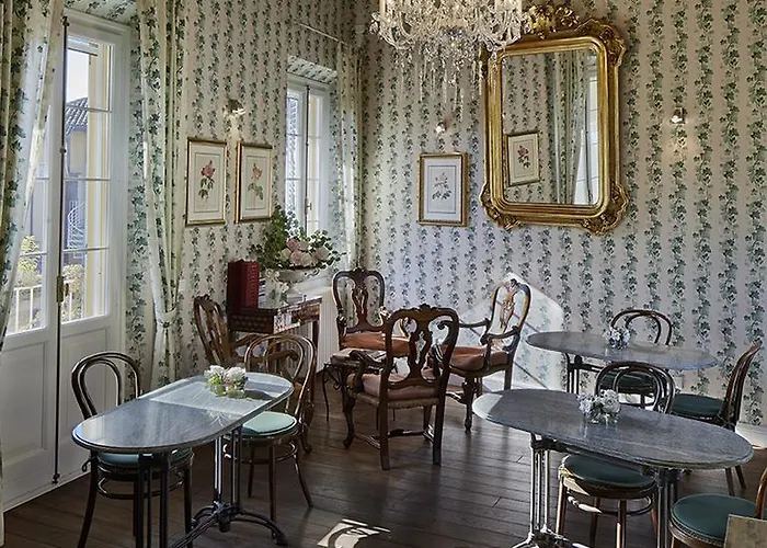 M Club De Luxe 4* ראבנה