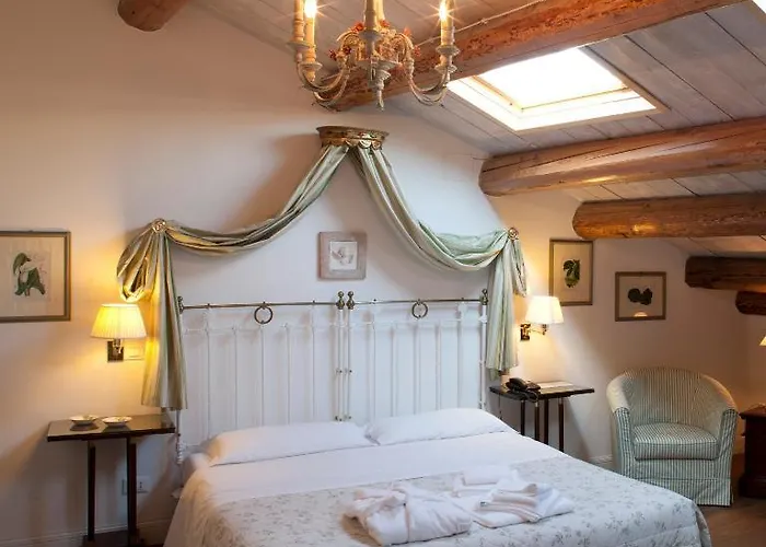 M Club De Luxe לינה וארוחת בוקר 4*