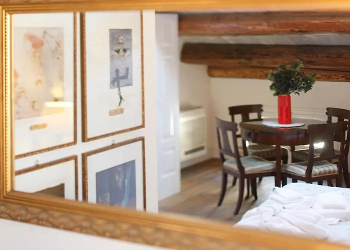 לינה וארוחת בוקר M Club De Luxe ראבנה