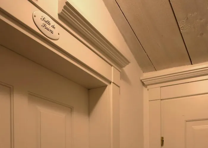 לינה וארוחת בוקר M Club De Luxe ראבנה